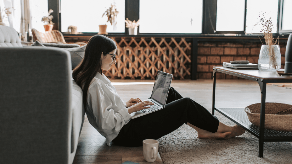 woman-working-in-a-hybrid-work-system